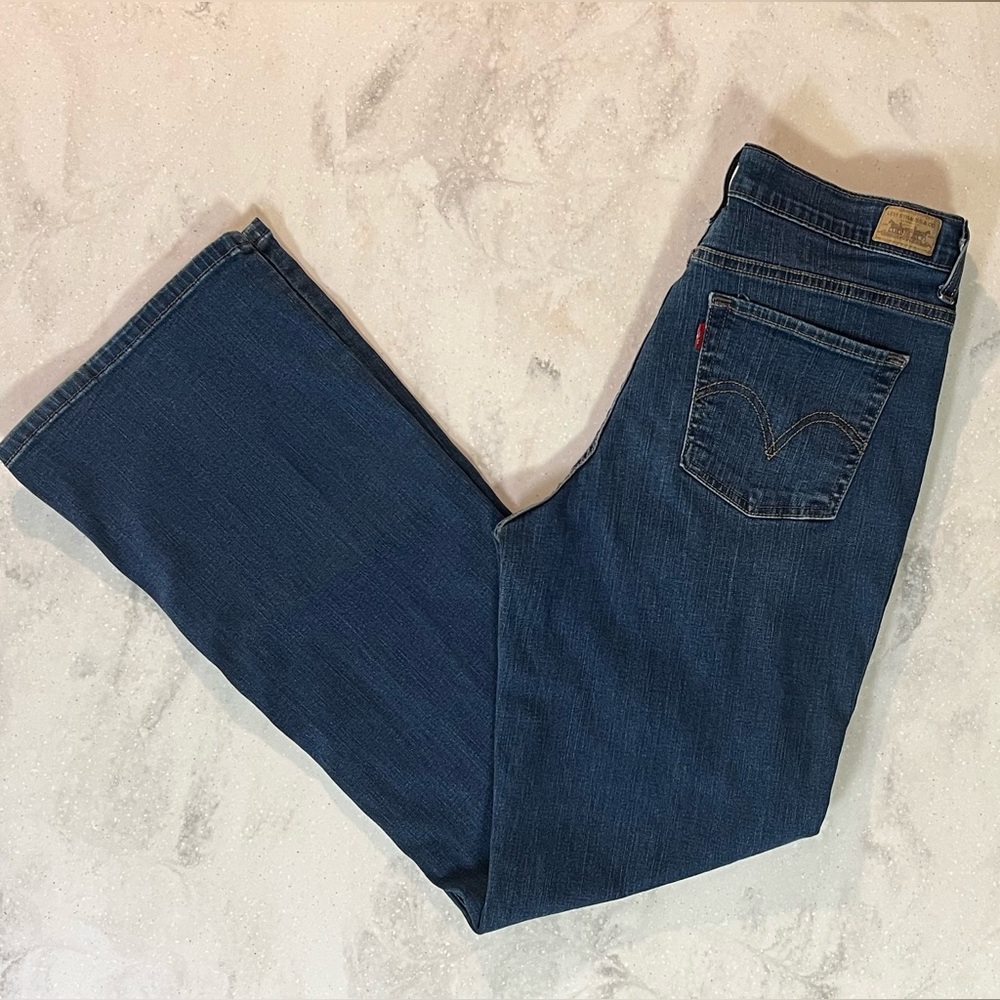 Levi’s Perfectly Slimming Bootcut 512 Jeans Size 14, (fits like size 12)